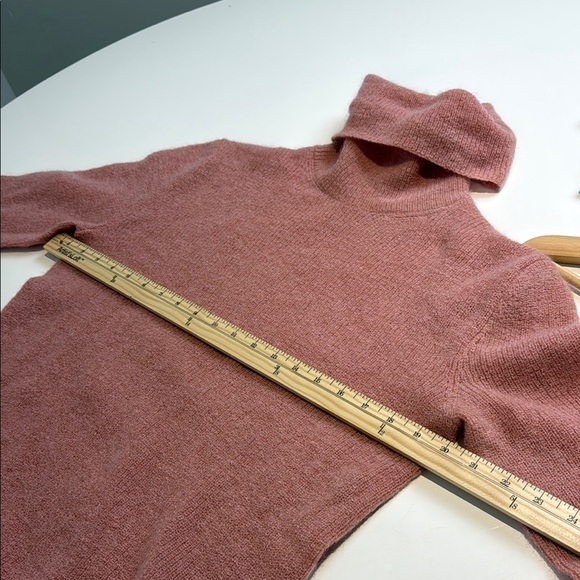 Nina Ricci Women's Pink Mohair and Wool Turtleneck Size Small - Picture 8 of 9